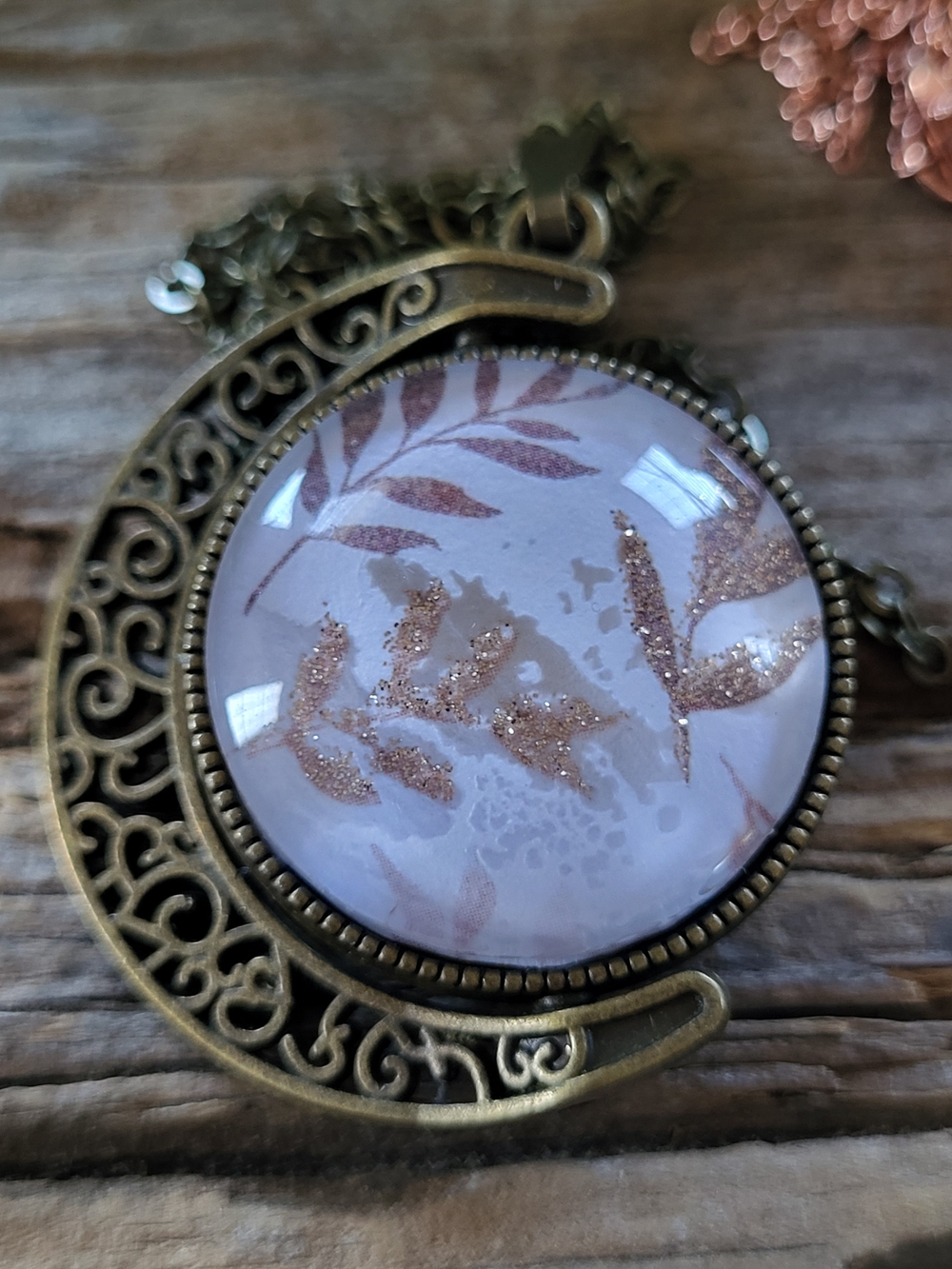 Vintage-Style 2 Sided  With Gold Sparkly Leaf  Necklace